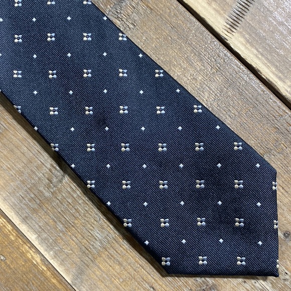 Penguin Tie - Picture 2 of 3